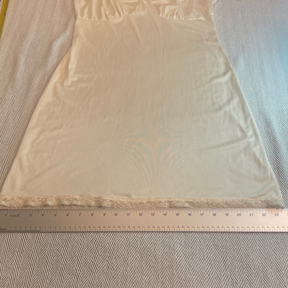VINTAGE Ivory Lace Trim Full  Slip Size 38 Neutral Color Adjustable straps - Picture 10 of 11